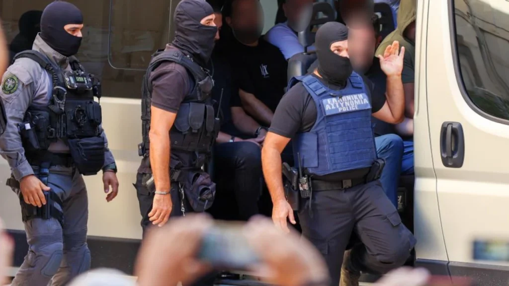 Κρητική μαφία: Τριψήφιο αριθμό εμπλεκομένων βλέπουν οι δικηγόροι -Στη φυλακή 6 άτομα – Στον ανακριτή αύριο τα 2 αδέρφια (βίντεο)