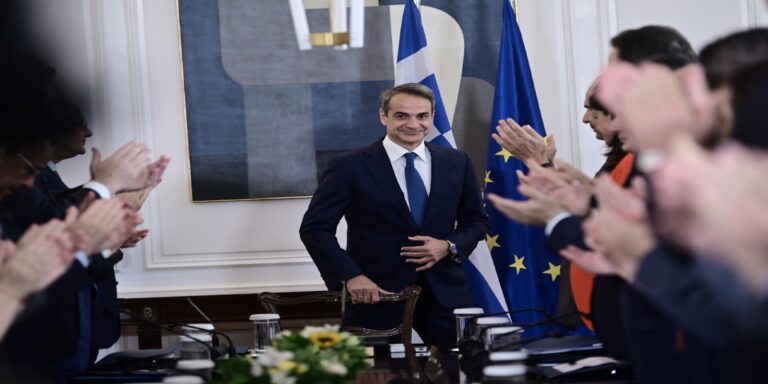 Οι «ακροκεντρώοι» του Μητσοτάκη – Πόσους Πασόκους μπορεί να αντέξει η ΝΔ;