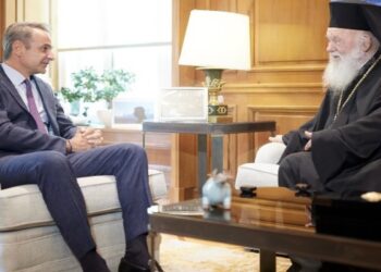 Μητσοτάκης σε Ιερώνυμο: «Εξαιρετικό το επίπεδο συνεργασίας Πολιτείας και Εκκλησίας»