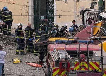 «Διαλύθηκε σαν χαρτόκουτο»: Στους 17 οι νεκροί μετά τον εκτροχιασμό τελεφερίκ στη Λισαβόνα