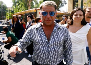 Ο Γιώργος Μαζωνάκης κατέθεσε μηνύσεις κατά της οικογένειάς του: «Βρήκα εξάρτημα παρακολούθησης στο σπίτι μου»