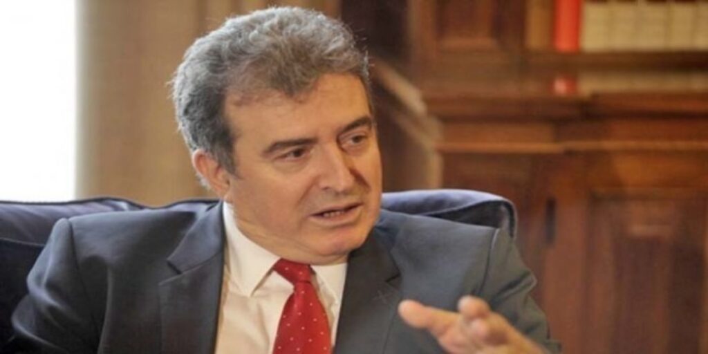 Χρυσοχοΐδης: «Εγκαθιστούμε εξειδικευμένους αστυνομικούς μέσα σε καταυλισμούς Ρομά»