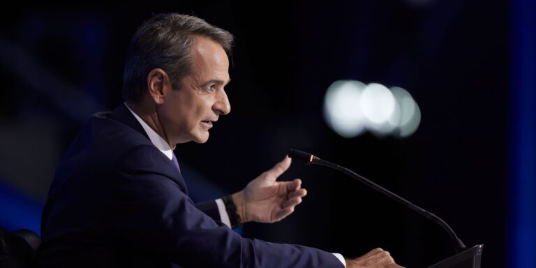 Μητσοτάκης: Η κυβέρνηση επιστρέφει στην κοινωνία το μέρισμα της οικονομικής προόδου