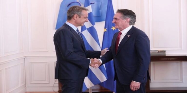 Συνάντηση Μητσοτάκη με τον Υπουργό Εσωτερικών των ΗΠΑ: «Να επεκτείνουμε τη συνεργασία μας»