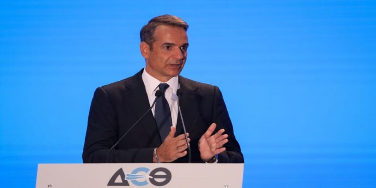 Μια κυβέρνηση που φροντίζει για όλους – Και μια αντιπολίτευση που τάζει λαγούς με πετραχήλια