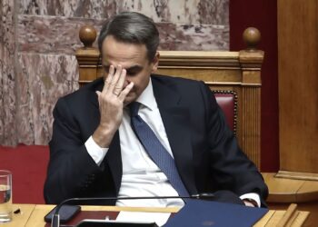 Μητσοτάκης προβληματισμένος - Αμείωτες οι πιέσεις των φορέων για μείωση του ΦΠΑ, με την πλάτη στον τοίχο η κυβέρνηση