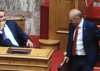 Μητσοτάκης - Βελόπουλος- Η περιουσία του Μητσοτάκη και η μάνα του Βελόπουλου που δούλευε καθαρίστρια στη Γερμανία