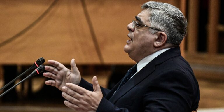 Χιλιάδες χρυσαυγίτες δοξάζουν τη ΝΔ για την αποφυλάκιση Μιχαλολιάκου