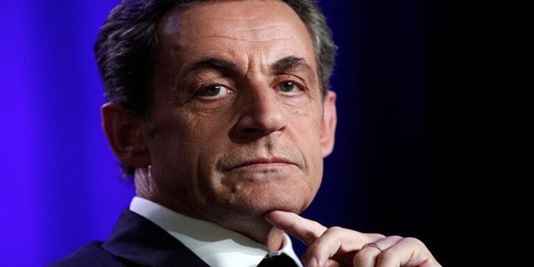 Ένοχος ο Σαρκοζί για τον παράνομο χρηματισμό από Καντάφι