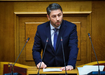 Το ΠΑΣΟΚ μειώνει την ψαλίδα του double score με τη ΝΔ και ποντάρει σε πρόωρες εκλογές 