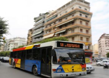 Θεσσαλονίκη: Συνελήφθη 61χρονος που φωτογράφιζε 19χρονη σε λεωφορείο