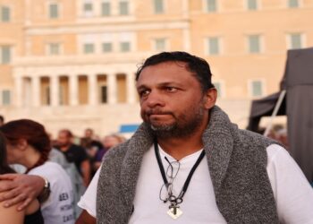 Πάνο Ρούτσι: Συνεχίζει την απεργία πείνας για 9η ημέρα – Μόνιμα ασθενοφόρο του ΕΚΑΒ στο Σύνταγμα