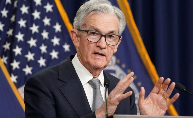 Fed: Μειώνει τα επιτόκια κατά 0,25 μονάδες – Προηγήθηκε πολύμηνος δημόσιος «λιθοβολισμός» από Τραμπ