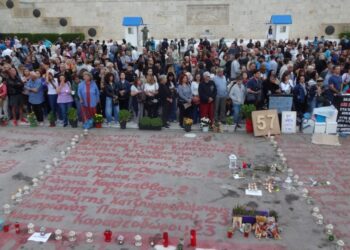 Φωνή λαού στο Σύνταγμα για τον Πάνο Ρούτσι – Υπό βροχή πλήθος κόσμου στη Θεσσαλονίκη