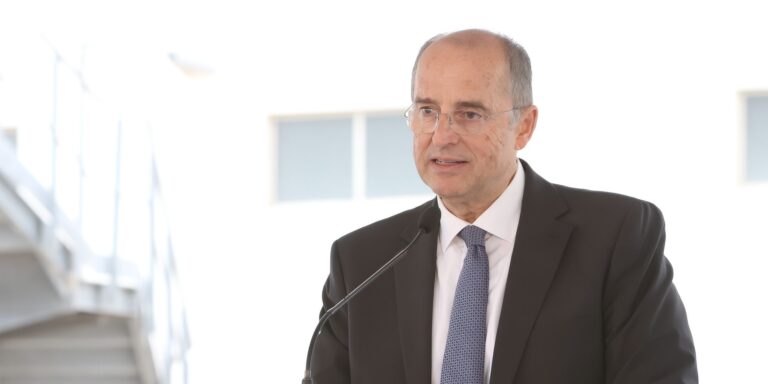 Προ των πυλών οι αυξήσεις στο νερό – Πώς… έστρωσε το χαλί ο Xάρης Σαχίνης