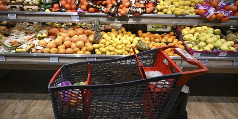 Φοροσφαγή χωρίς τέλος: Η Ελλάδα πρωταθλήτρια στους έμμεσους φόρους, ρεκόρ εσόδων από ΦΠΑ