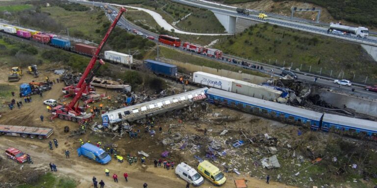 Τέμπη: Με χρονοκαθυστέρηση πρόστιμο στον ΟΣΕ που «σφραγίζει» την ελλιπή εκπαίδευση σταθμαρχών