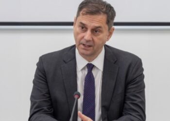 Το επικό άδειασμα Θεοχάρη σε Κικίλια – Κυβέρνηση σε αποδρομή