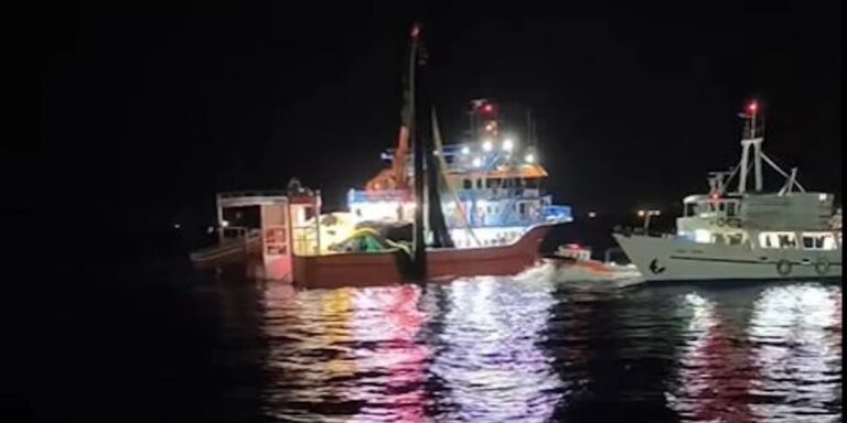 «Άρχισαν να μας κυνηγάνε για να μας εμβολίσουν, τους ακούγαμε που μιλούσαν ελληνικά κι έλεγαν ‘’βουλιάξτε τους”» λέει ψαράς για το περιστατικό με τουρκικά αλιευτικά στο Θρακικό Πέλαγος