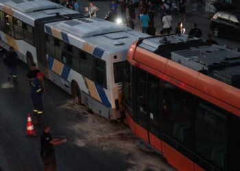 Σύγκρουση τραμ με λεωφόρειο: 24 τραυματίες –  Ανάμεσά τους και ένα ανήλικο παιδί