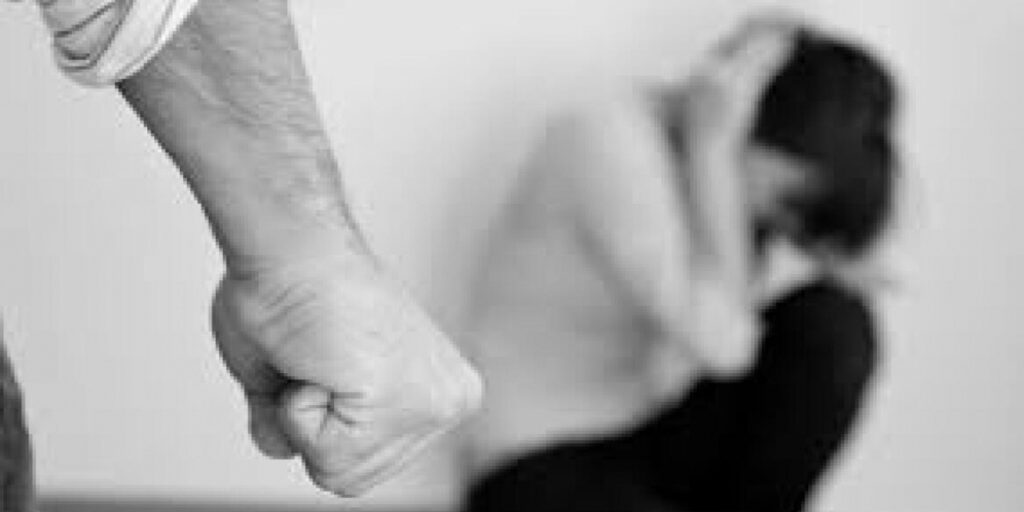 Σοκάρουν οι μαρτυρίες γυναικών για στέλεχος των Ενόπλων Δυνάμεων που κατηγορείται για ενδοοικογενειακή βία