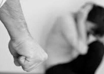 Σοκάρουν οι μαρτυρίες γυναικών για στέλεχος των Ενόπλων Δυνάμεων που κατηγορείται για ενδοοικογενειακή βία