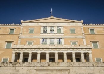 Ρεπορτάζ κομμωτηρίου: Οι… τρίχες της Βουλής που έκαναν θραύση  