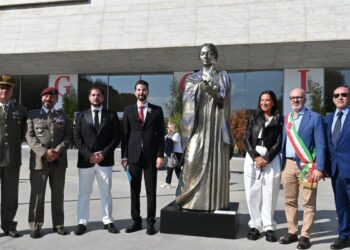 Φλωρεντία: Άγαλμα της Μαρία Κάλλας από τον Νίκο Φλώρο εκτίθεται στο Maggio Musicale Fiorentino