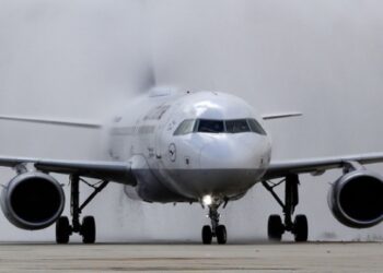 Χονγκ Κονγκ: Εμπορικό αεροσκάφος βγήκε από τον διάδρομο και κατέληξε στη θάλασσα