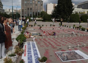 Παίρνουν βετεξ να σβήσουν τα ονόματα των παιδιών στα Τέμπη!