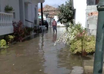 Έντονες πλημμύρες στο Αιτωλικό και στην Κατοχή - Ακαθάριστα φρεάτια καταγγέλλουν οι κάτοικοι