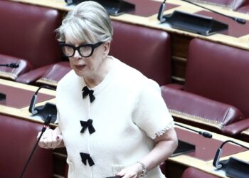 Εκτός γραμμής ΣΥΡΙΖΑ η Έλενα Ακρίτα – Καταψήφισε την αγορά της 4ης φρεγάτας