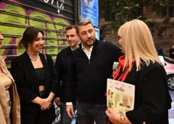 Ο Νίκος Ανδρουλάκης στην πρεμιέρα του «Η μητέρα του σκύλου»