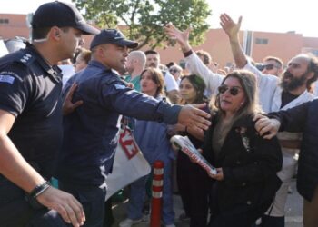 Βιβή Δάγκα: «Καταγγέλλουμε την καταστολή σε βάρος της κινητοποίησης των υγειονομικών στο “Αττικόν”»