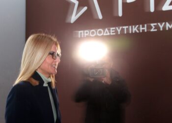 Οι σιωπές του ΣΥΡΙΖΑ και το βλέμμα στο νέο «Αλέξη»