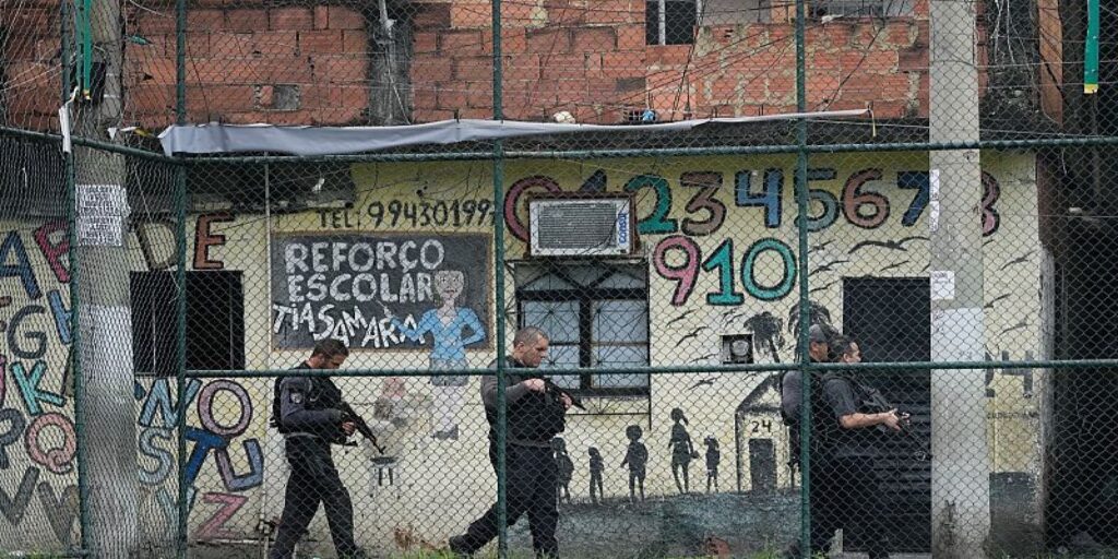 Βραζιλία: Αιματηρή επιδρομή κατά καρτέλ στις φαβέλες του Ρίο – Τουλάχιστον 64 νεκροί