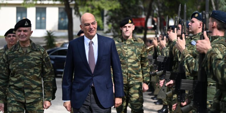 Σύσσωμη η αντιπολίτευση ζητά την απόσυρση του νομοσχεδίου για τις Ένοπλες Δυνάμεις