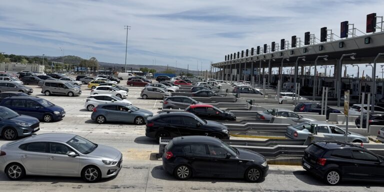 «Αν αγαπάς την οικογένειά σου»: Το SMS του υπουργείου Μεταφορών για την 28η Οκτωβρίου