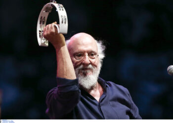 Διονύσης Σαββόπουλος: Πολιτικοί, καλλιτέχνες και κοινό αποχαιρετούν τον σπουδαίο τραγουδοποιό