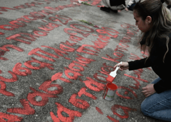 Τέμπη: Θα έχουμε πόλεμο αν σβήσουν τα ονόματα λένε οι συγγενείς