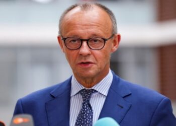 «Με ενοχλούν όσοι δεν σέβονται τους κανόνες μας»: Επιμένει ο Μερτς στην αντιμεταναστευτική ρητορική