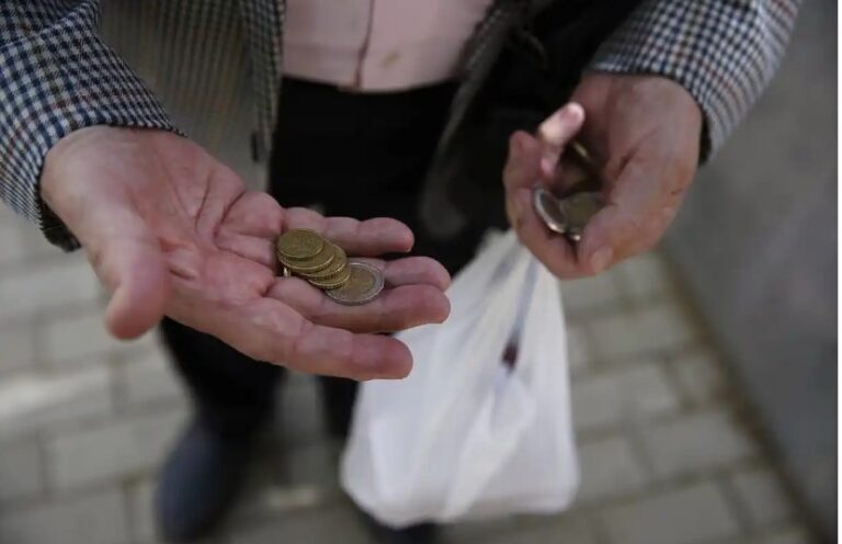 Eurostat: Η Ελλάδα έχει τη φτωχότερη μεσαία τάξη