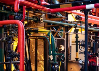 Οι υπουργοί Ενέργειας της ΕΕ συζητούν την πλήρη απαγόρευση εισαγωγών αερίου από τη Ρωσία