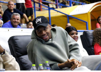 Αντετοκούνμπο για το μέλλον του στους Μπακς: «Είμαι απόλυτα αφοσιωμένος, αλλά είναι ανθρώπινο να αλλάξω γνώμη»