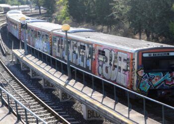 Υπό κατάρρευση η σιδερένια οροφή του σταθμού ΗΣΑΠ Μοναστηράκι