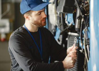 Yδραυλικοί και ηλεκτρολόγοι οι εκατομμυριούχοι του μέλλοντος