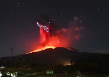 Ινδονησία: Νέα έκρηξη ηφαιστείου στη νήσο Φλόρες