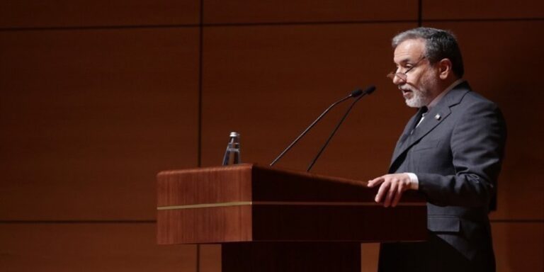 Ιράν: Οι ΗΠΑ δεν είναι έτοιμες για ισότιμες και δίκαιες συνομιλίες για το πυρηνικό πρόγραμμα