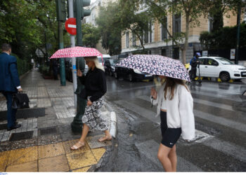Έντονη βροχόπτωση στην Αθήνα – Μέχρι πότε θα βρέχει