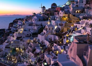 Η Ελλάδα που πνίγεται στο ίδιο της το καλοκαίρι